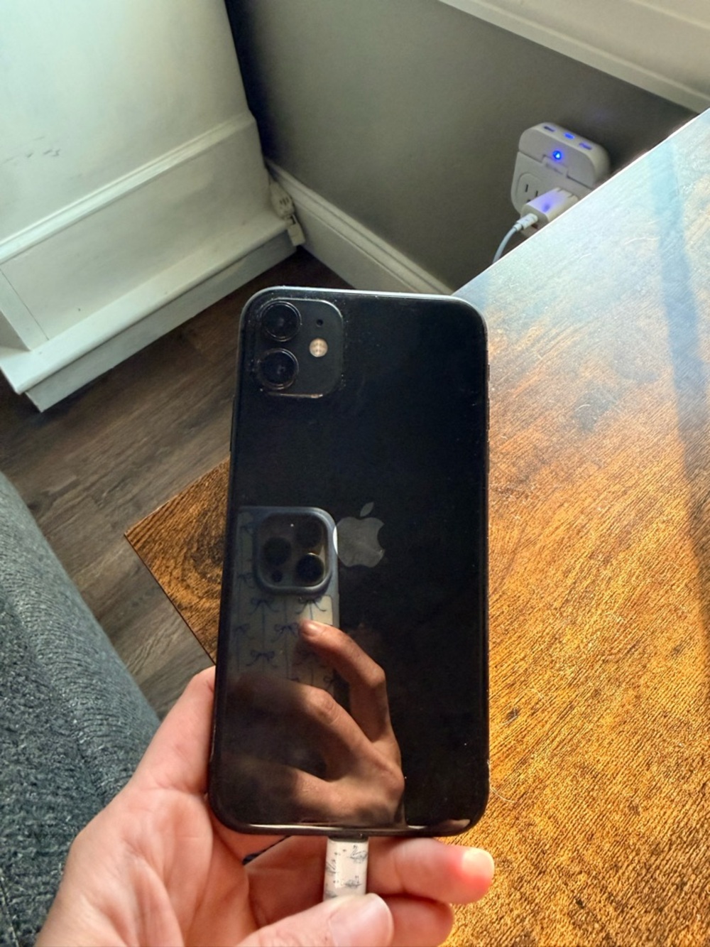 Apple 11 iPhone Black Smartphone - Picture 2 of 2